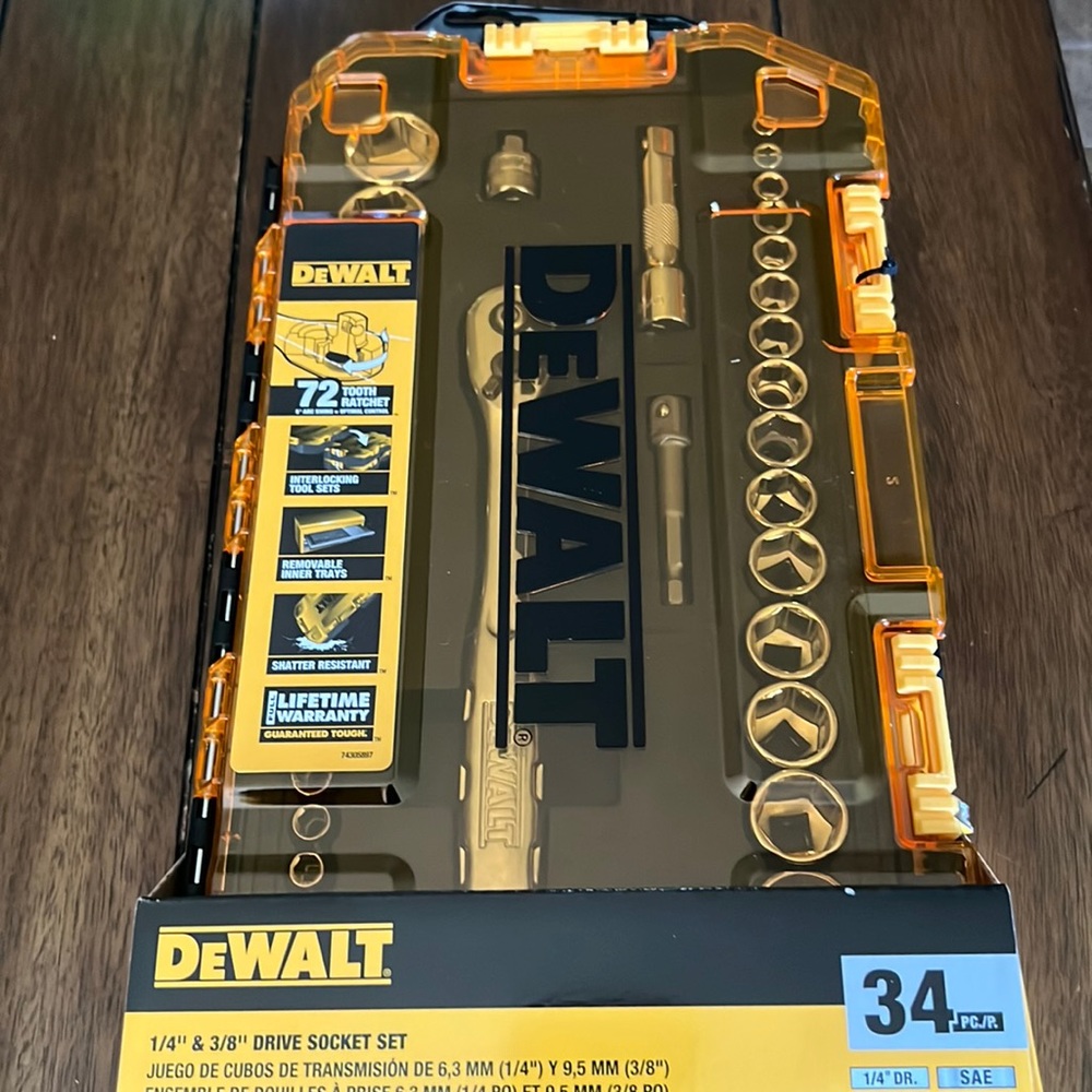 De Walt 34 Piece Set Dr. and socket set